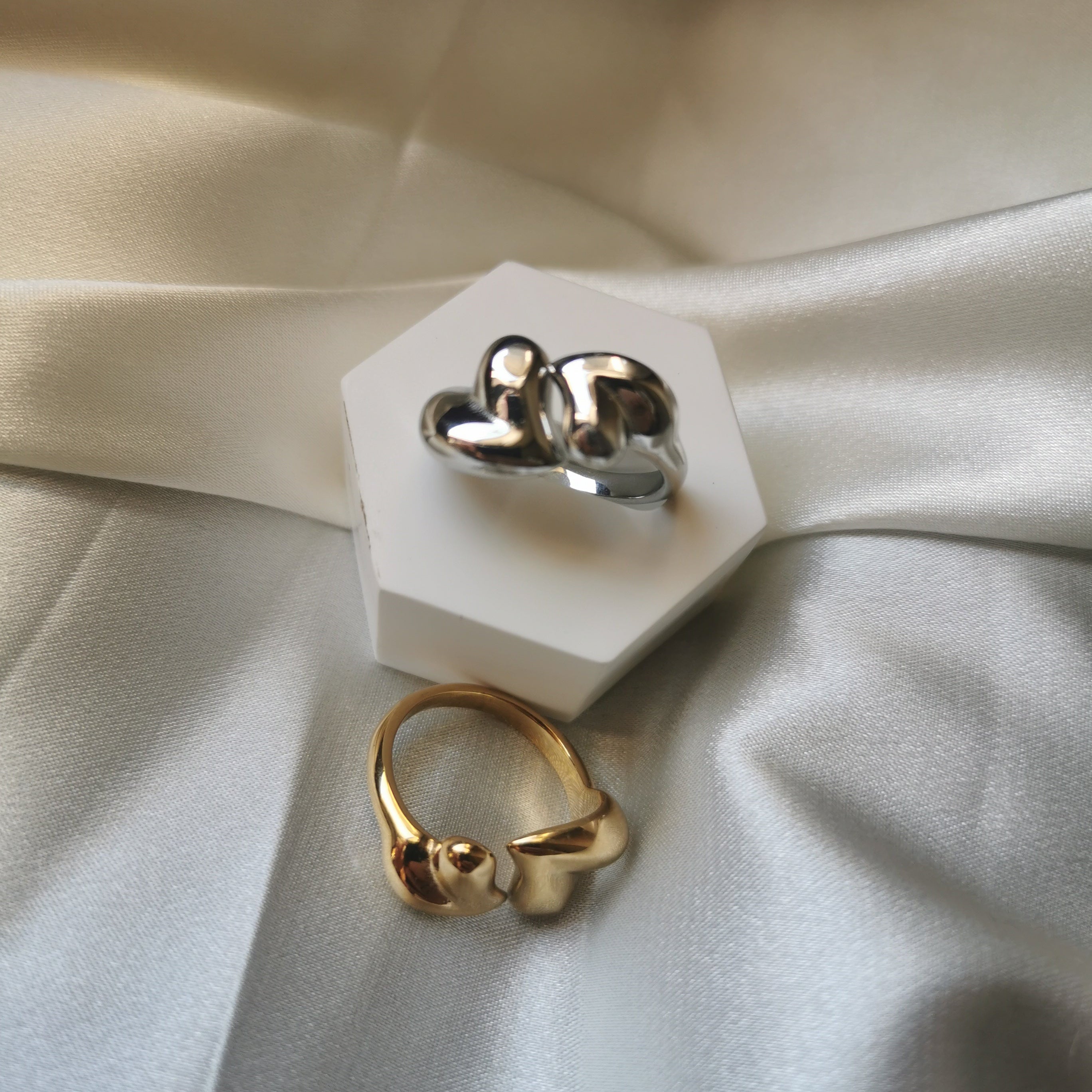 ANELLO ABBRACCIO CUORI