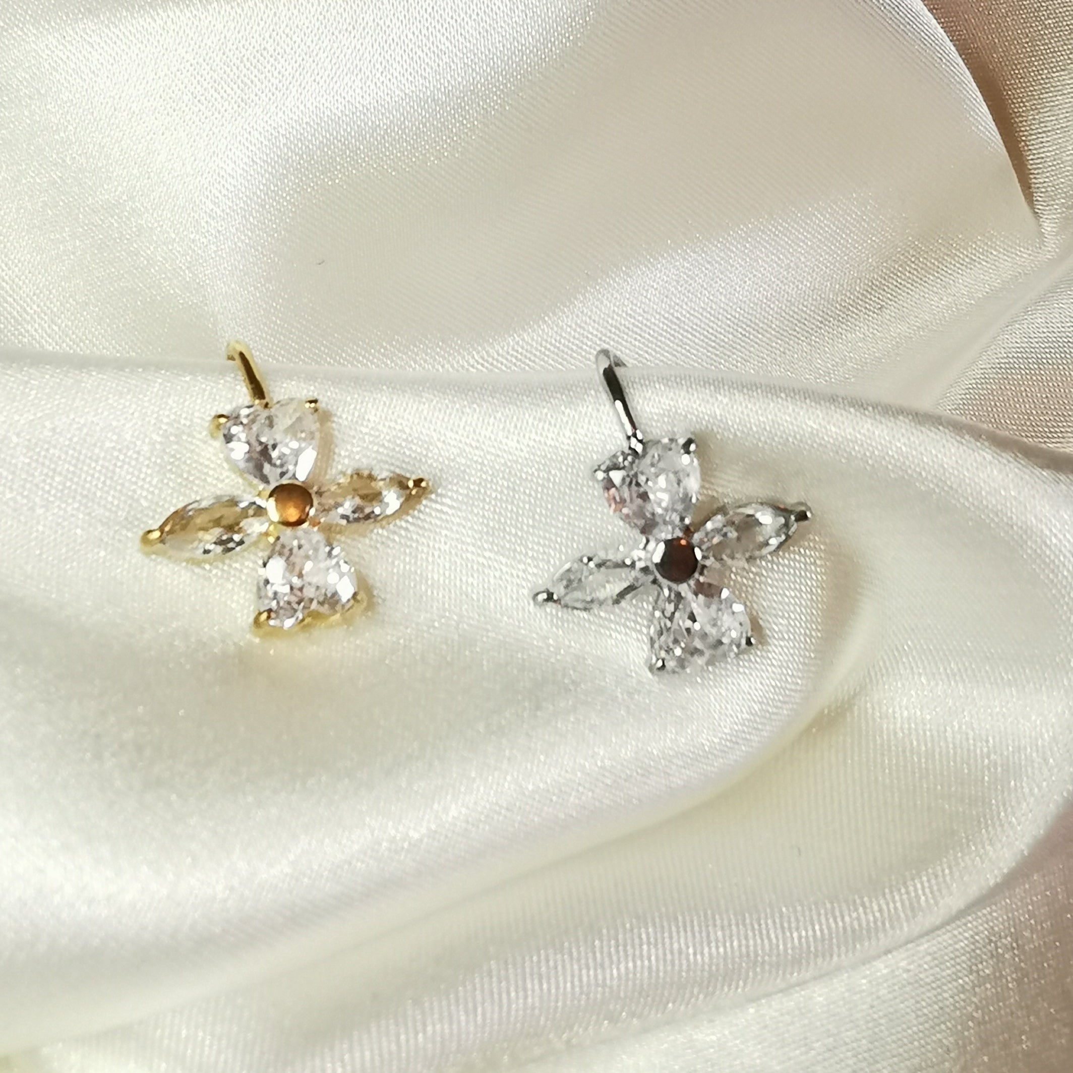 ORECCHINO EARCUFF FLORA 1PZ