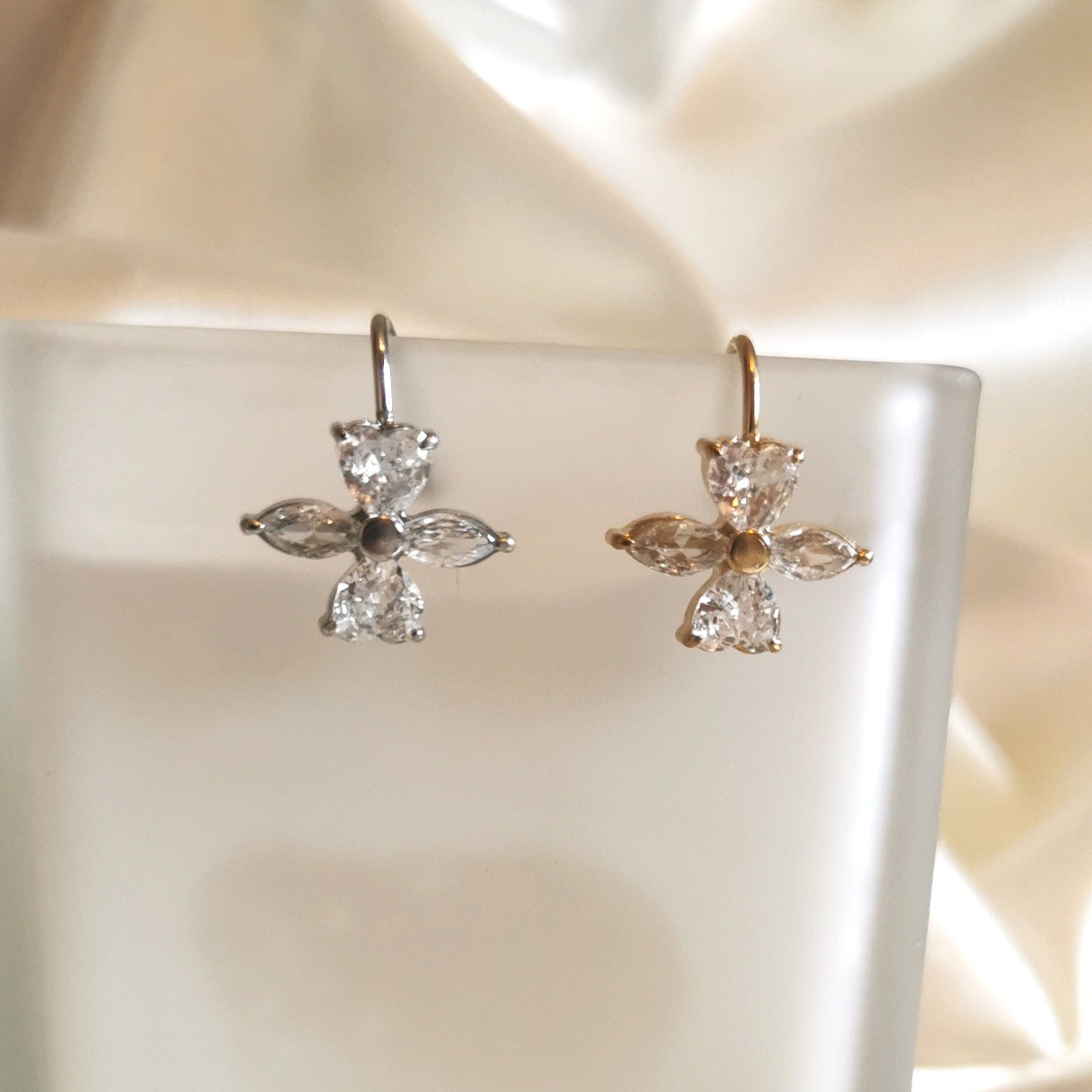 ORECCHINO EARCUFF FLORA 1PZ