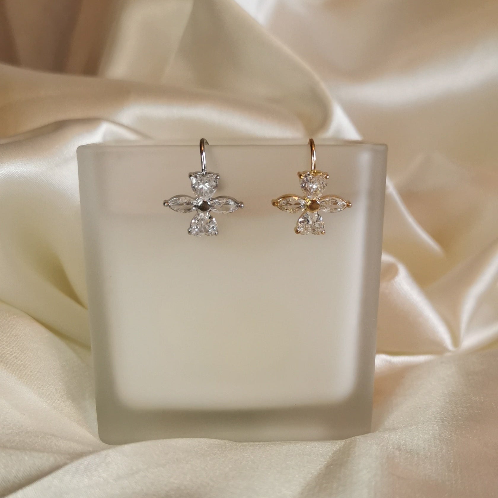 ORECCHINO EARCUFF FLORA 1PZ