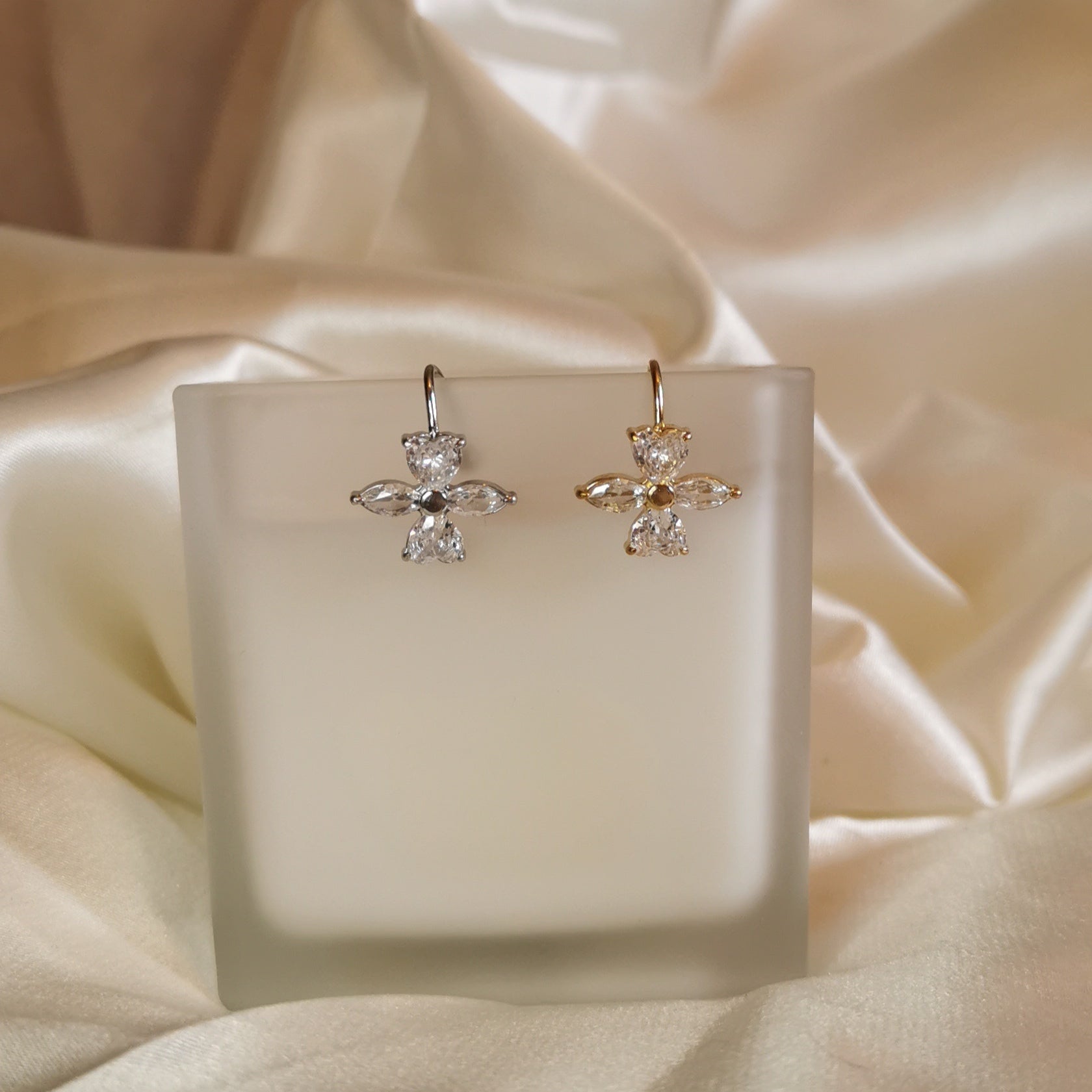 ORECCHINO EARCUFF FLORA 1PZ