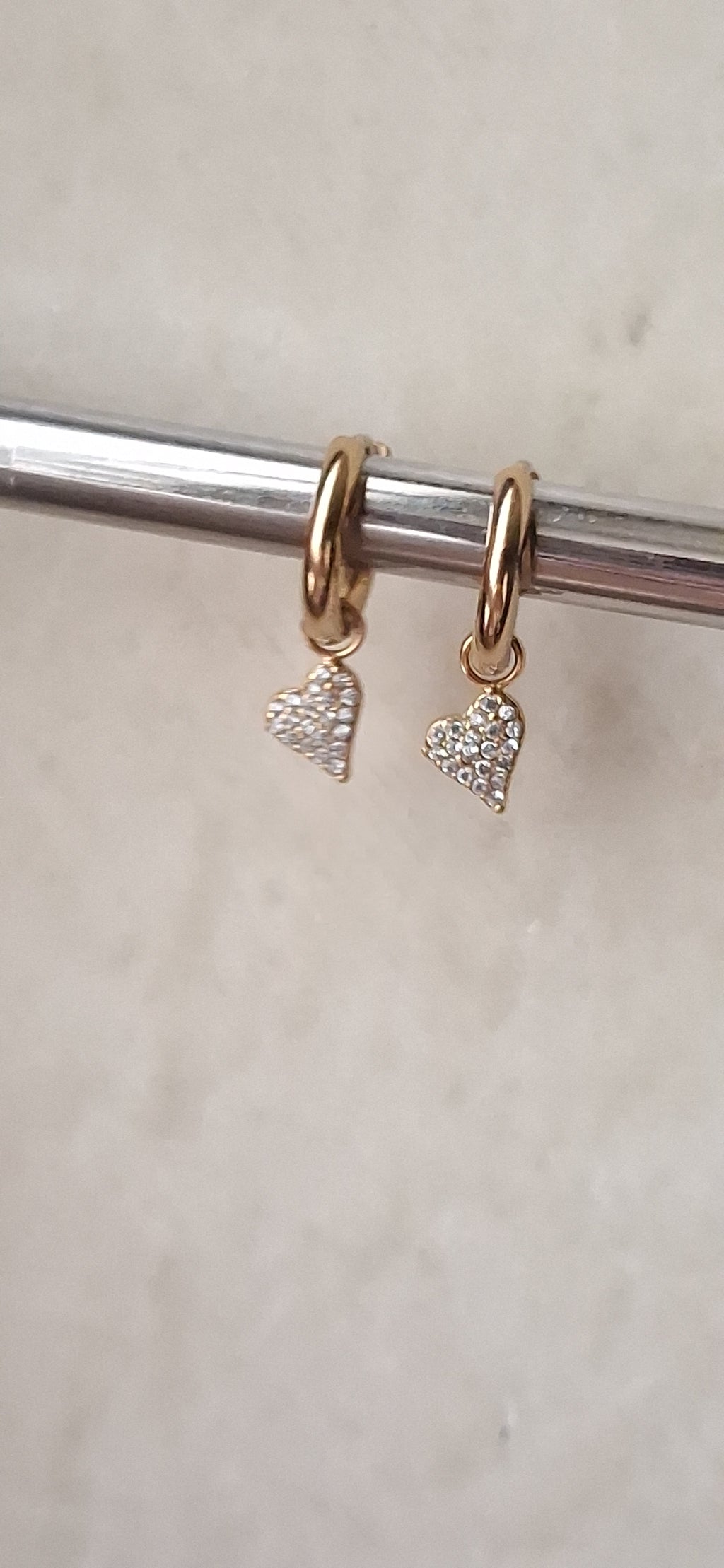 Orecchini cerchio cuore Pavé