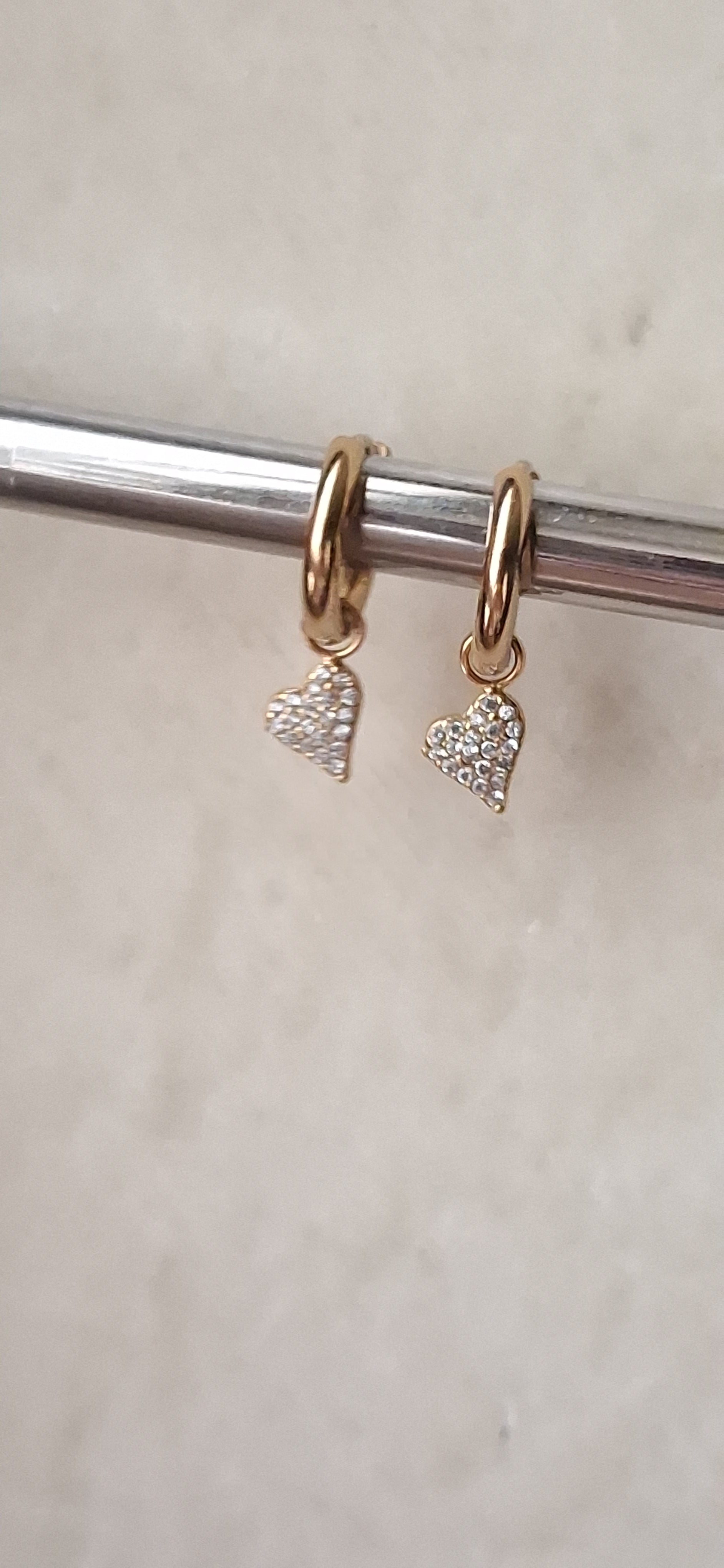 Orecchini cerchio cuore Pavé