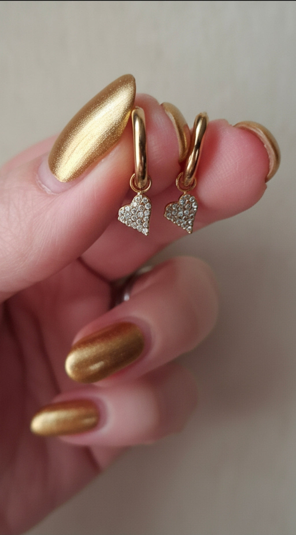 Orecchini cerchio cuore Pavé